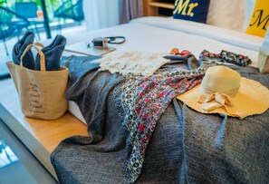 Deluxe-huone | Minibaari, tallelokero huoneessa, pimennysverhot, äänieristys