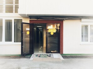 EntrĂ©e de lâhĂ©bergement