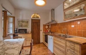 Kühlschrank, Herdplatte, Geschirrspüler