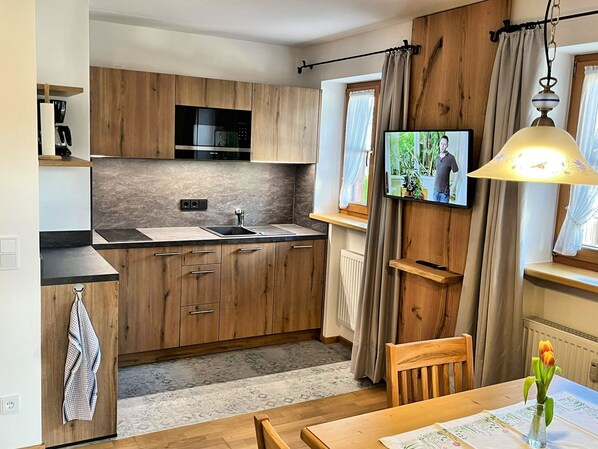 Refrigerador, microondas, parrilla de estufa y lavavajillas 