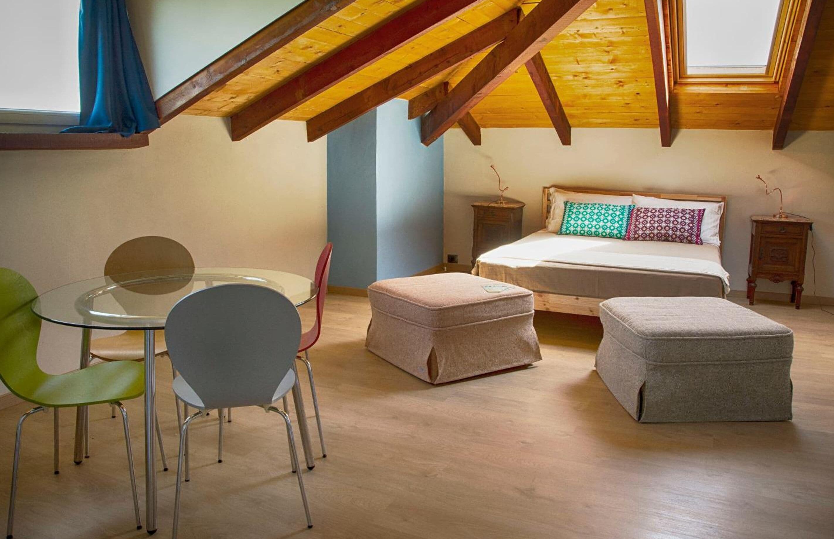 Individuell dekoriert, individuell eingerichtet, Schreibtisch