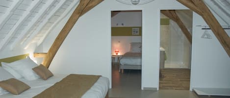 Habitación familiar (Les Graminés) | Ropa de cama de alta calidad, escritorio, sistema de insonorización