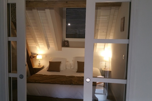 Doppelzimmer, Whirlpool (Balneo) | Hochwertige Bettwaren, Schreibtisch, schallisolierte Zimmer