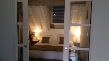 双人房, 按摩浴缸 (Balneo) | 高档床上用品、办公桌、隔音、熨斗/熨板