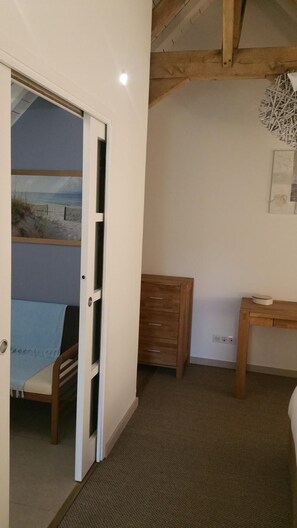 Premium bedding, desk, soundproofing, iron/ironing board - La Cense Pierrot des Princes (Saint-Amand-les-Eaux)