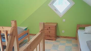 3 bedrooms, cots/infant beds, free WiFi, wheelchair access