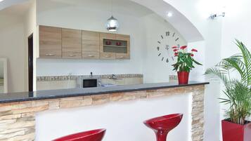 Tabla de planchar con plancha, cunas gratuitas, wifi gratis