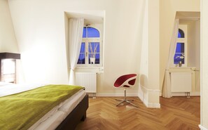 Minibar, in-room safe, desk, laptop workspace - Hapimag Resort Dresden (Dresden)