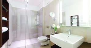 Shower, free toiletries, hair dryer, towels - Hapimag Resort Dresden (Dresden)