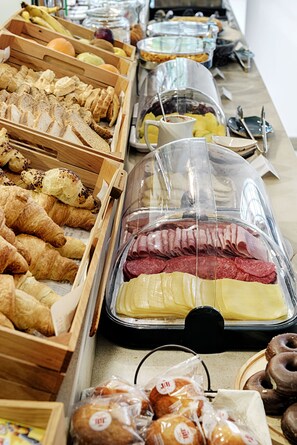 Breakfast buffet - Blanq Carmen Hotel (Valencia)