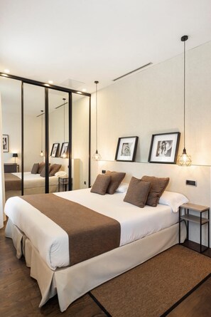 Minibar, in-room safe, desk, iron/ironing board - Blanq Carmen Hotel (Valencia)