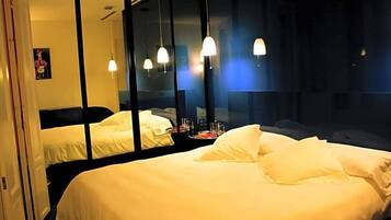 Minibar, in-room safe, desk, iron/ironing board