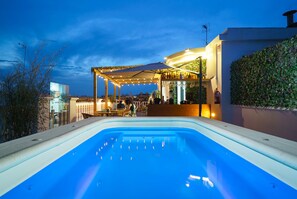 Seasonal outdoor pool - Blanq Carmen Hotel (Valencia)