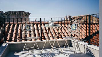 Grand Luxury Suite with Terrace & City View | Terraza o patio