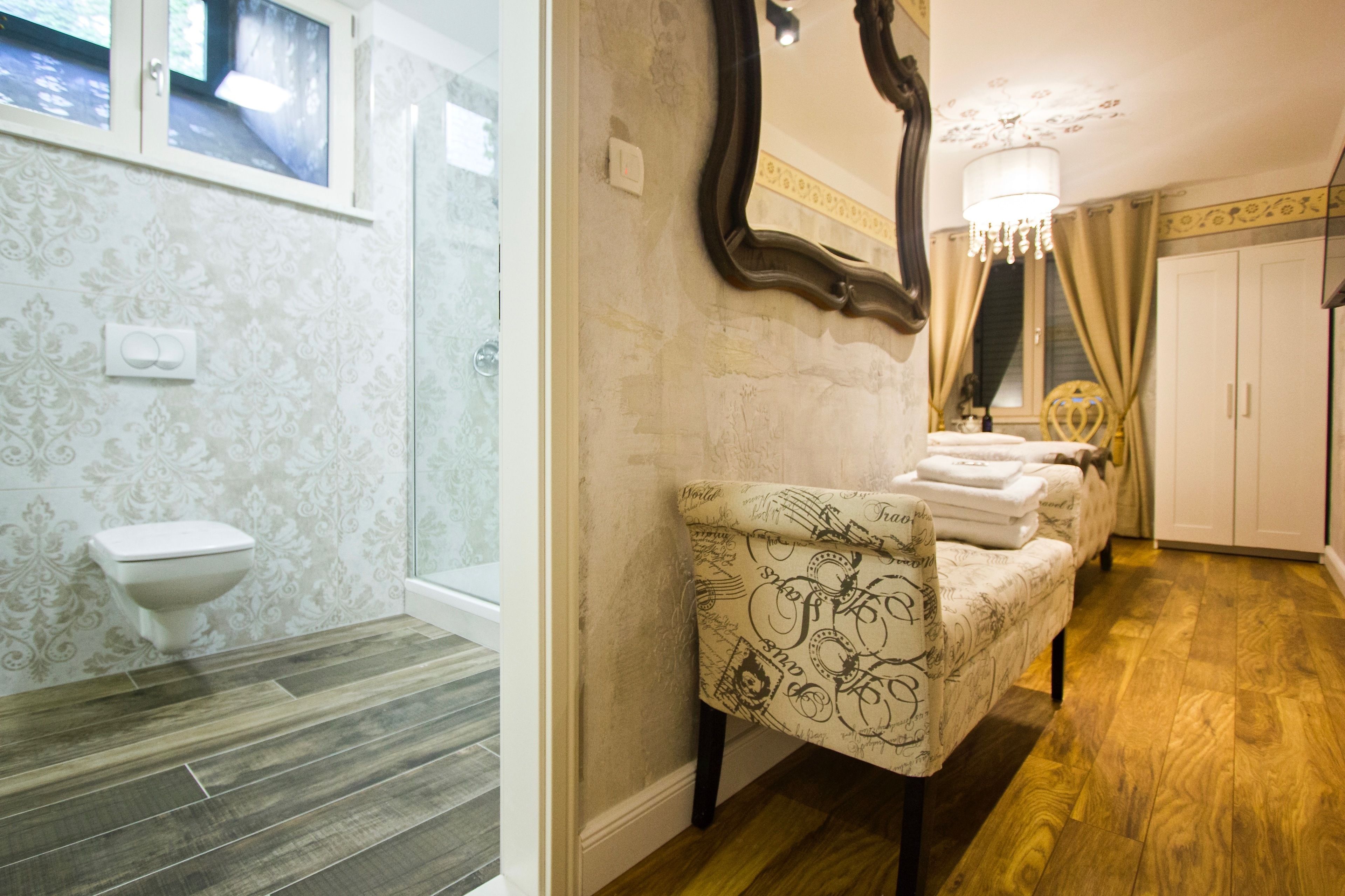 superior room - queen bed | 1 bedroom, premium bedding, minibar, in-room safe