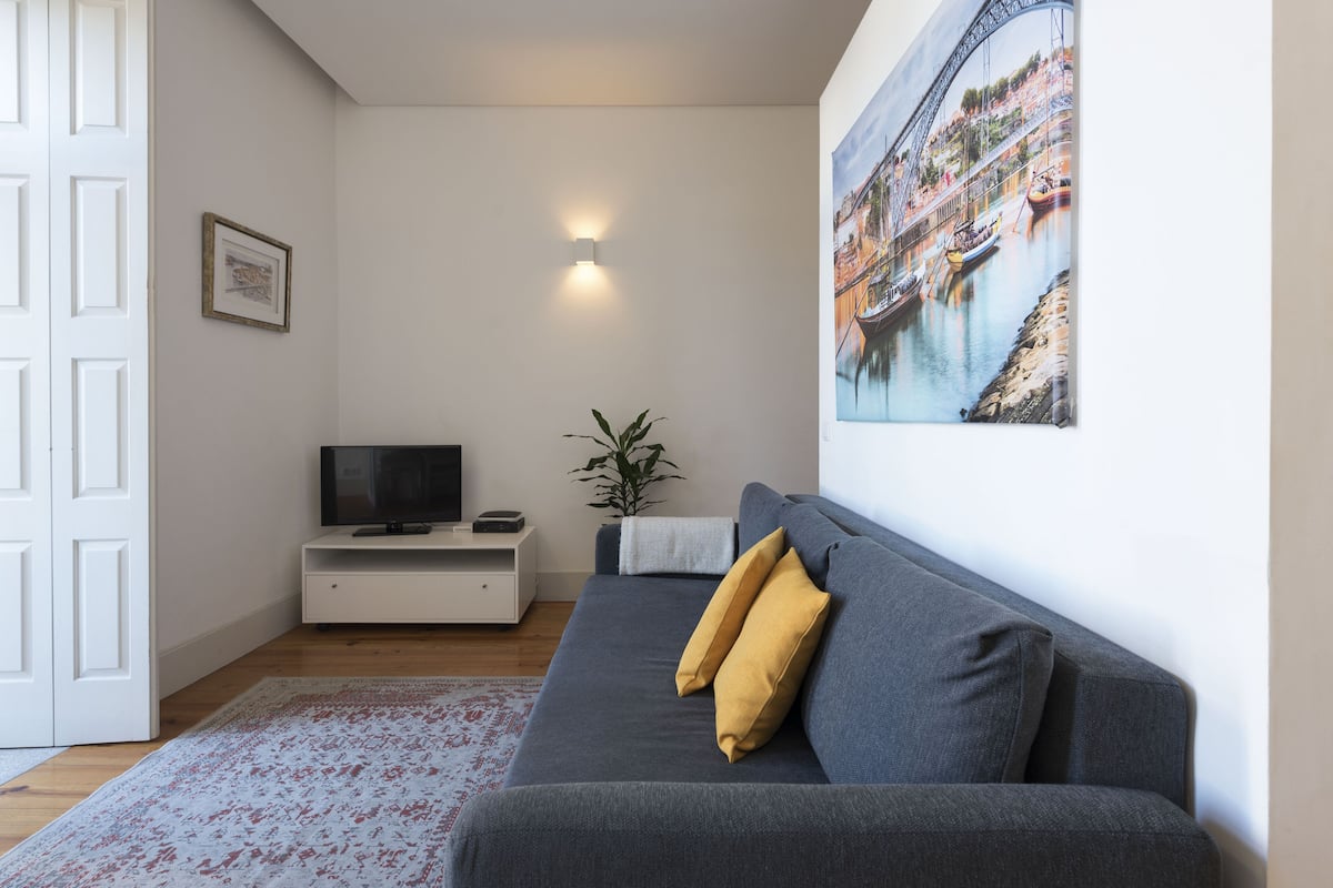 Apartemen Standar, 1 kamar tidur, balkon | Area keluarga | TV layar datar