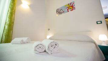 Double Room, 1 Queen Bed | Minibar, in-room safe, desk, soundproofing