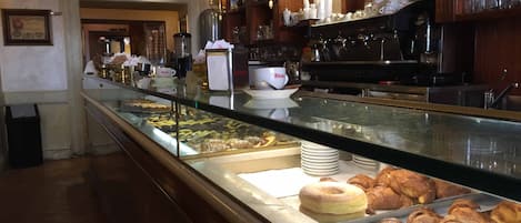 Daily continental breakfast (EUR 8 per person)