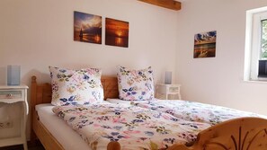 Luxe beddengoed, geluiddichte muren, gratis babybedden, reisbedje