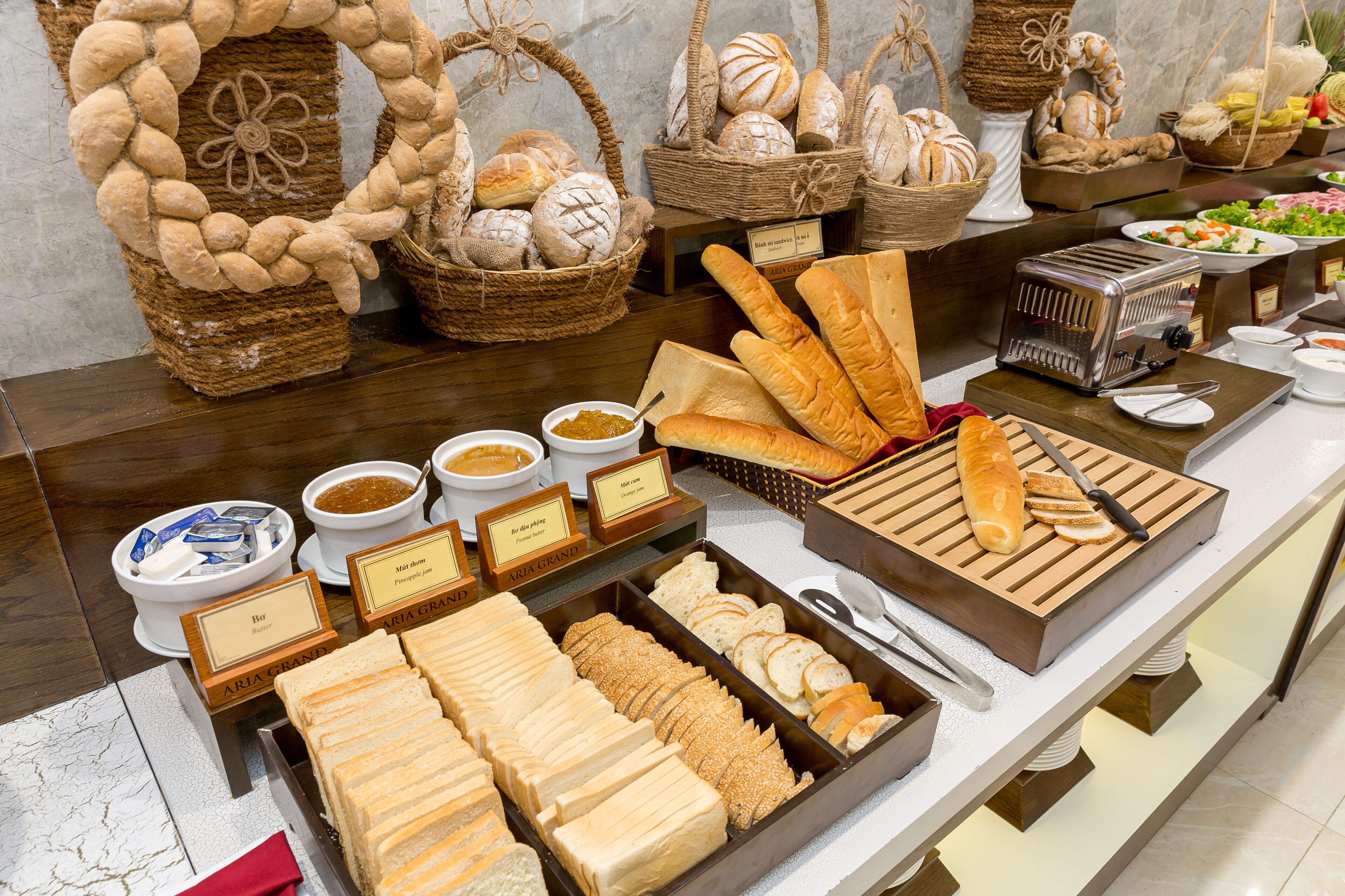 daily buffet breakfast (vnd 120000 per person)