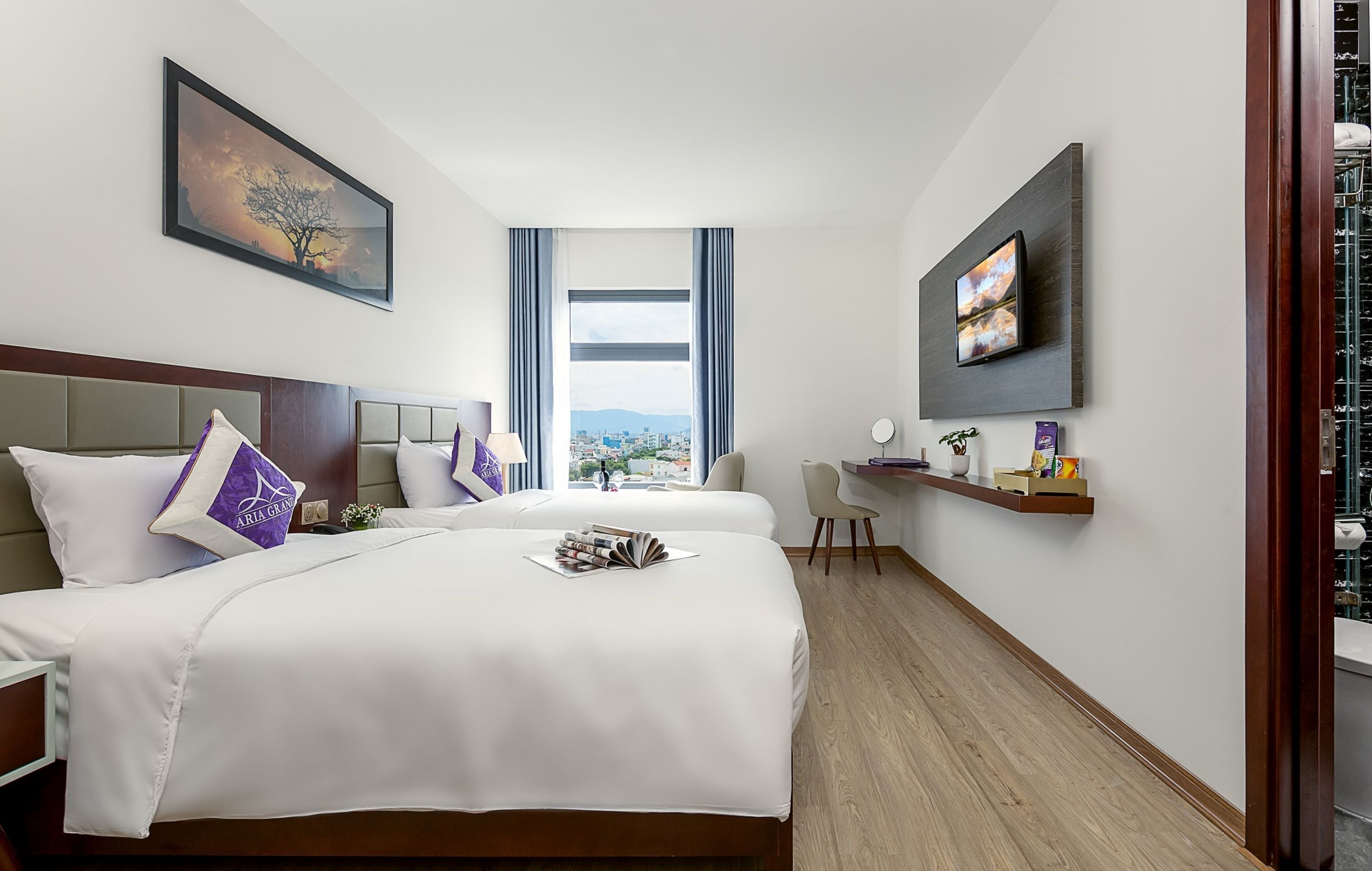 deluxe twin room | 1 bedroom, minibar, in-room safe, desk