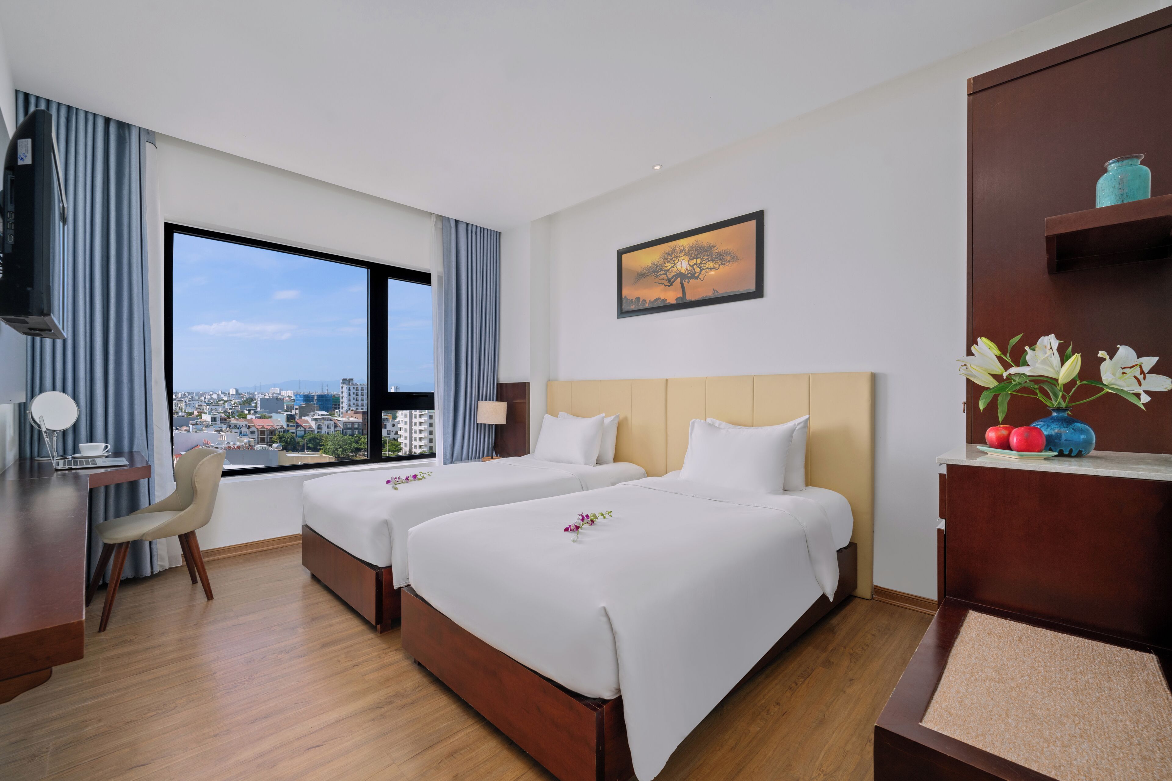 deluxe twin room | 1 bedroom, minibar, in-room safe, desk