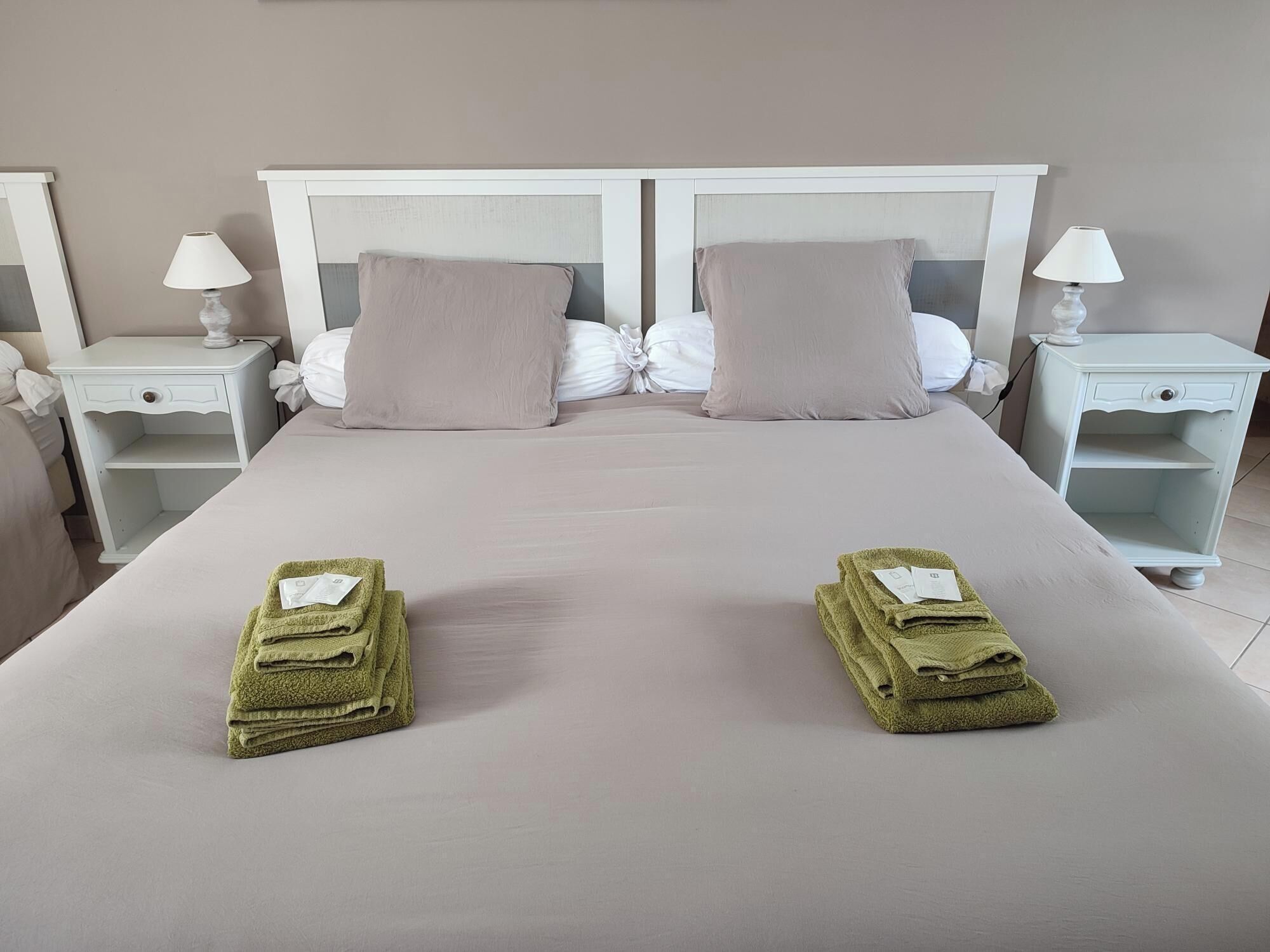 ルーム (Sérénité) | 高級寝具、客室ごとに異なる装飾、客室ごとに異なるインテリア、ベビーベッド