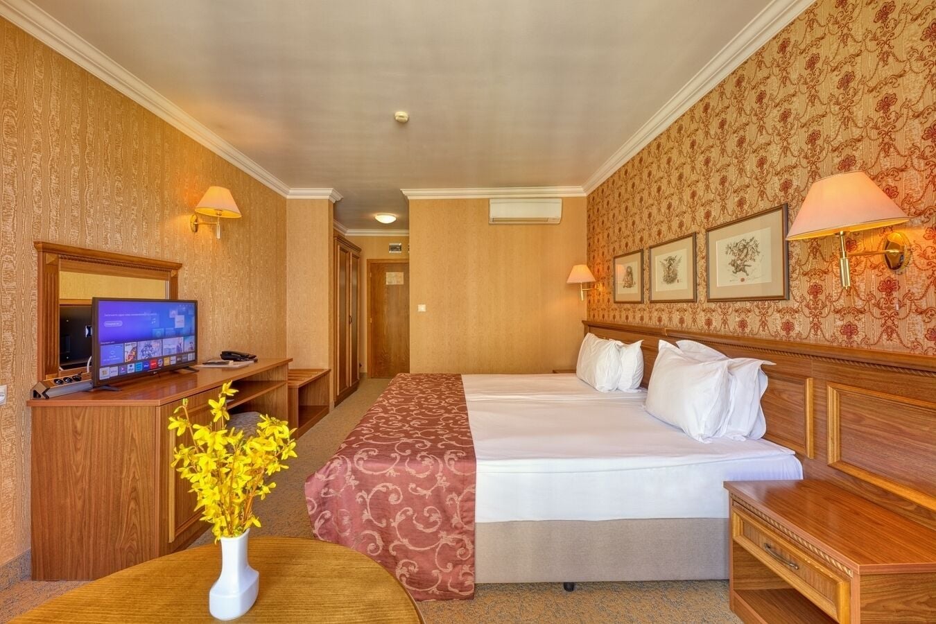 basic twin room, 2 single beds, balcony | 1 bedroom, minibar, desk, iron/ironing board