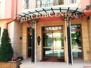 Property entrance - Club Central Hotel (Hisarja)