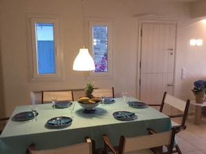 Deluxe-huvila, useita sänkyjä, tupakointi kielletty | Ruokailu omassa huoneessa