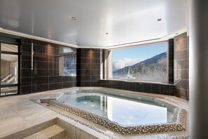 Innendørs boblebad