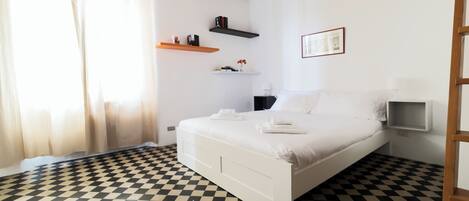 Appartamento (1 Bedroom) | 1 camera, una scrivania, ferro/asse da stiro