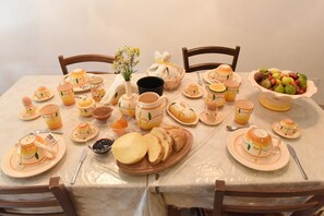 Desayuno bufé gratuito y diario
