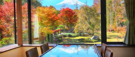 Family Suite (201) | Free WiFi, bed sheets