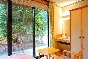 Superior Family Room (103) | Free WiFi, bed sheets - Hatago Tsubakiya (Yamanakako)