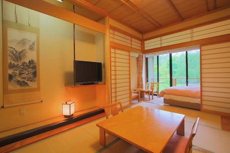 Standard Family Room (202) | Free WiFi, bed sheets. Hatago Tsubakiya