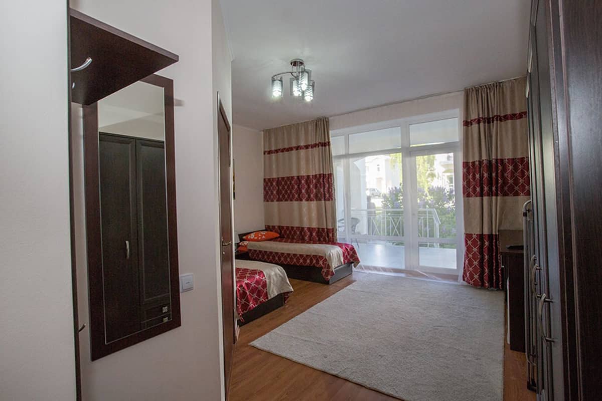 Standard Double or Twin Room, Resort View | Hypo-allergenic bedding, down duvets, in-room safe, rollaway beds