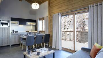 Apartment 3 rooms, 6 people | Living area | Flat-screen TV