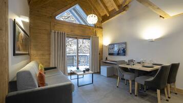 Apartment 2 rooms, 4 people | Living area | Flat-screen TV