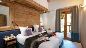 Apartment 4 rooms, 8 people | In-room safe, soundproofing, iron/ironing board, free WiFi