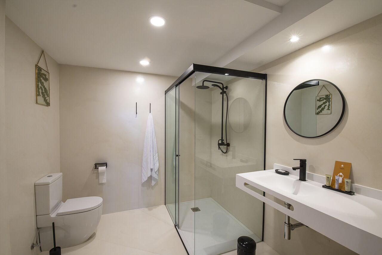 superior double room | bathroom | free toiletries, hair dryer, towels