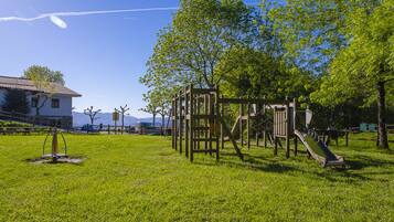 Área de juegos infantiles al aire libre
