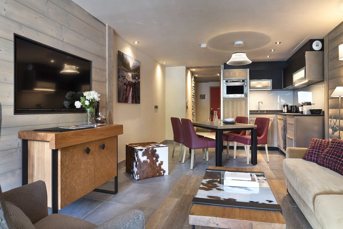 family apartment | living area | 50-cm flat-screen tv with digital channels, heated floors