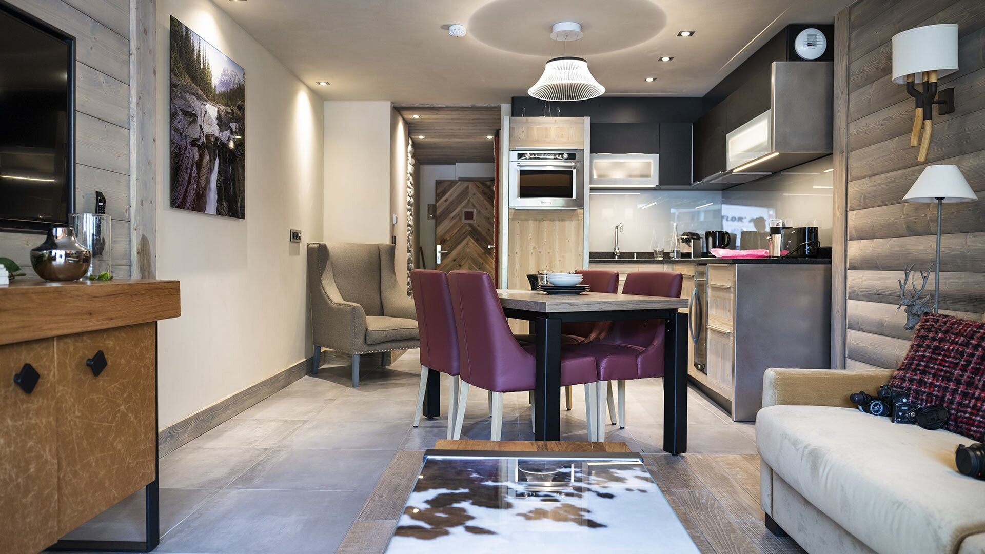 family apartment | living area | 50-cm flat-screen tv with digital channels, heated floors