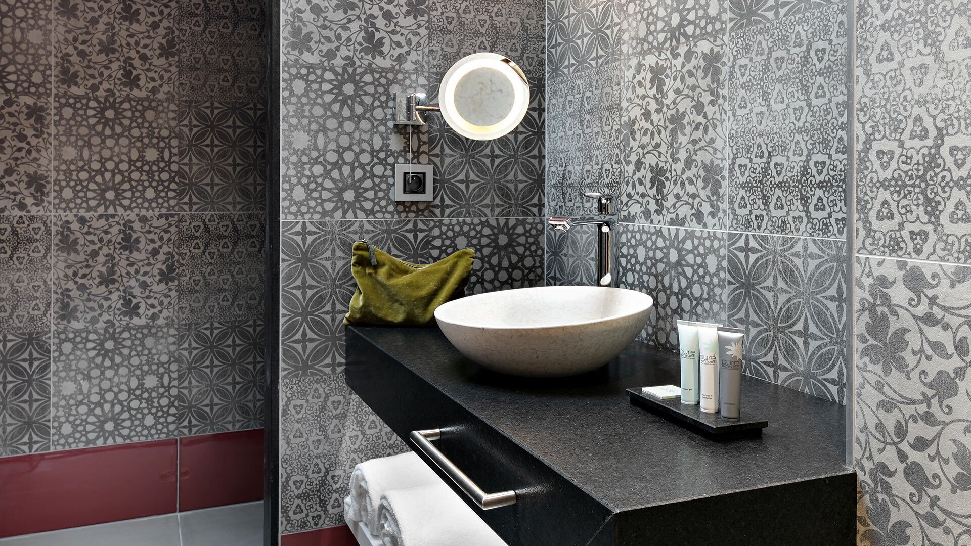 executive suite | bathroom | shower, hair dryer, slippers, towels