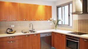 Luxury Apartment, 3 Bedrooms | Private kitchen | Coffee/tea maker, fridge, microwave, oven - Luxury With Stunning View And Parking (Ramat Gan)