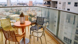 Luxury Apartment, 3 Bedrooms | Terrace/patio - Luxury With Stunning View And Parking (Ramat Gan)