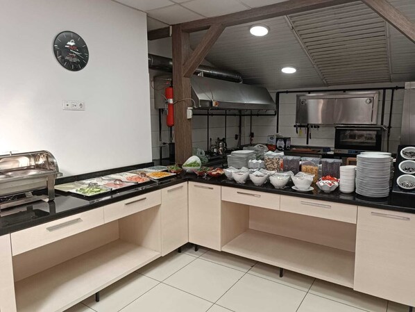 Free daily buffet breakfast - Bolu Cadde Otel (Bolu)