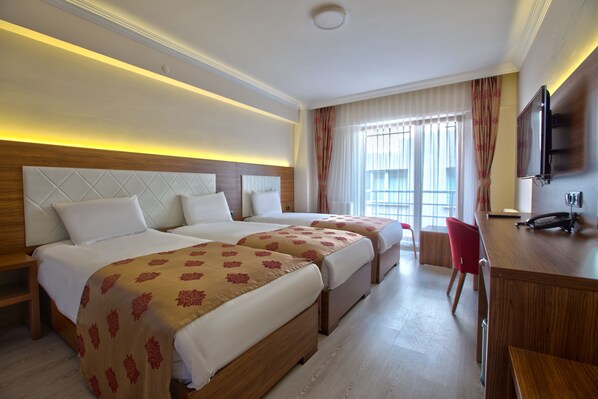 Business Triple Room | Minibar, in-room safe, desk, blackout drapes - Bolu Cadde Otel (Bolu)