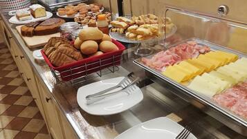 Colazione a buffet inclusa, servita tutte le mattine